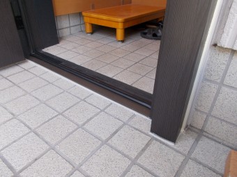 2世帯戸建て 玄関ドアのリフォーム 2世帯戸建て 玄関ドアのリフォーム